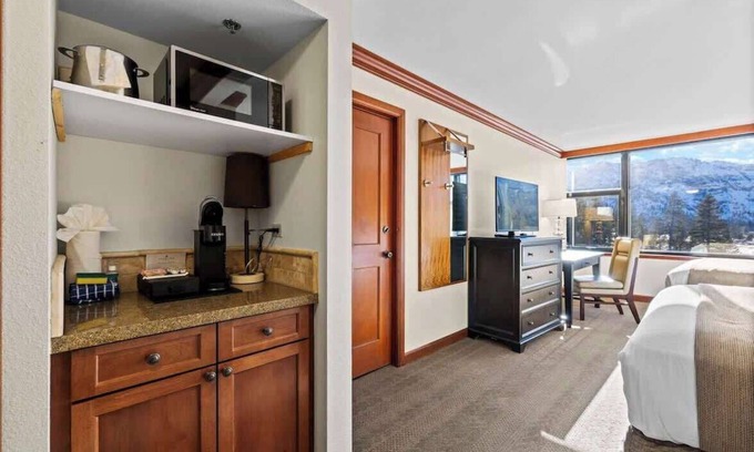 Olympic Valley Hotel | Conrad’s Mountain Retreat 2