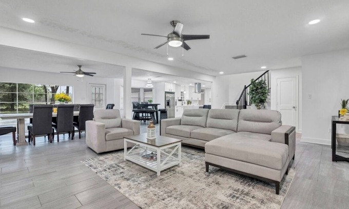 Conroe House | Conroe Home w/Game Room & Golf!