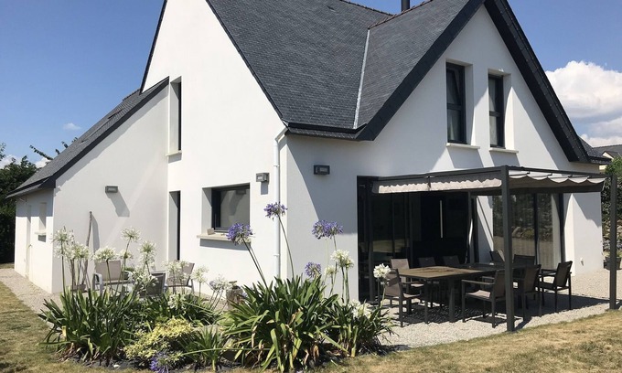 Saint-Pierre-Quiberon House | Contemporary house, Portivy, Côte Sauvage