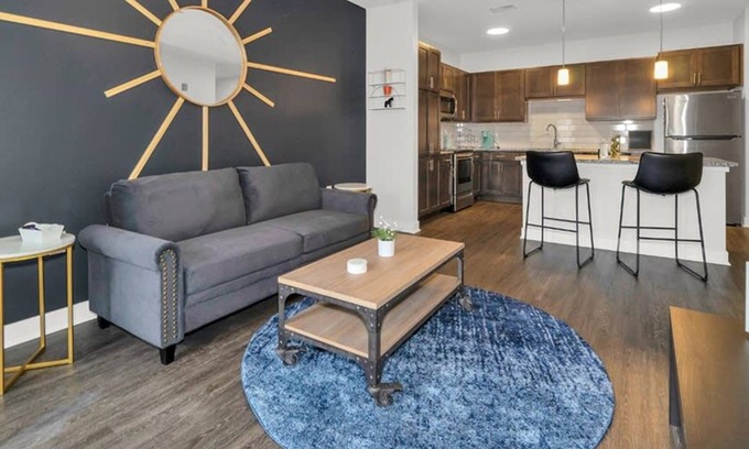Downtown Indianapolis Apartment | Contemporary 1 BDRM Apt with Pool Parking Gym
