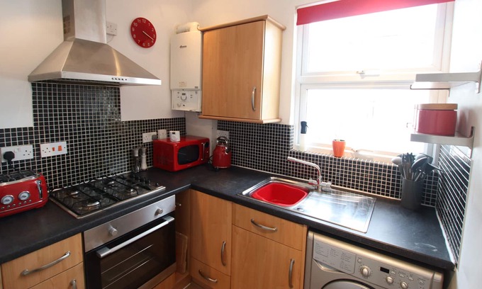 Southville Apartment | Contemporary 2 bed flat in Bristol, free parking