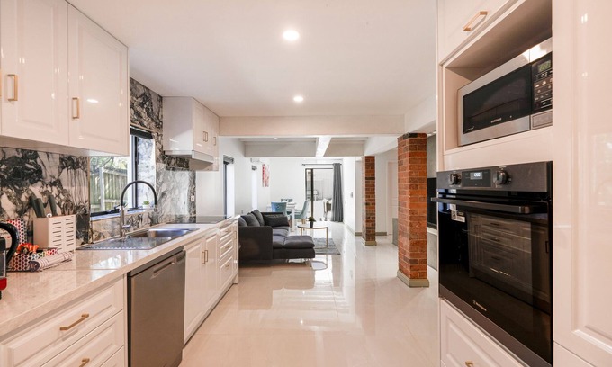 Ashgrove Apartment | Contemporary 2-Bedroom Apartment with Movie Room
