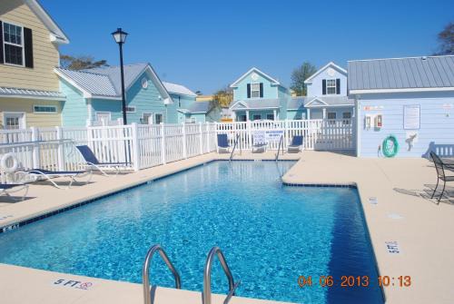 Myrtle Beach House | Contemporary 2-BR cottage, 2 Blocks to Beach