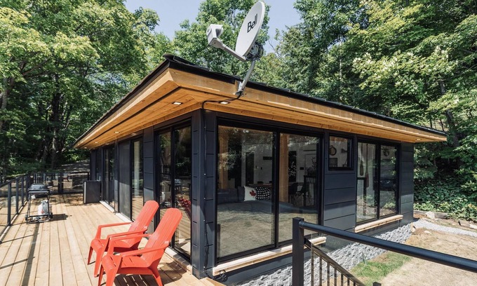 Rosseau Cottage | Contemporary 4 Bdrm, 3 Bath Cottage on Rosseau! Sandy Beach + Boatport!