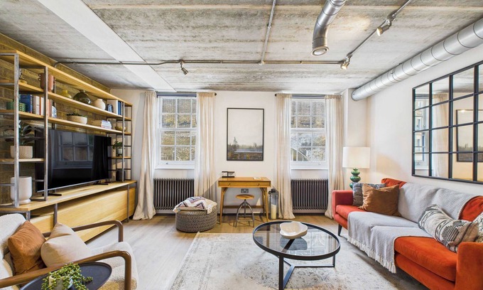 Cathedrals Apartment | Contemporary and Industrial Apartment in Southwark