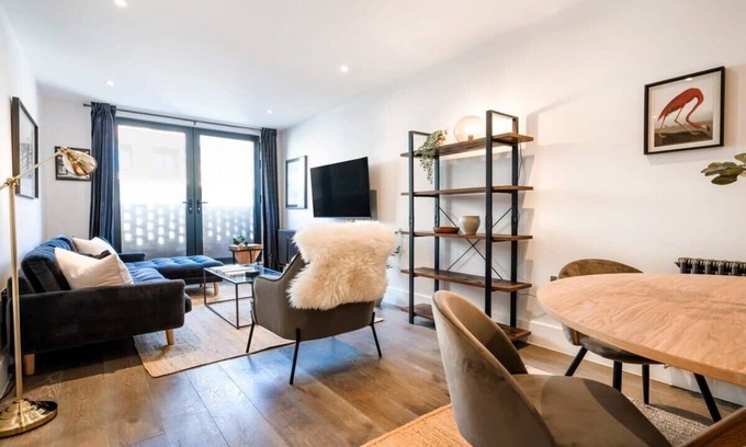 Holborn and Covent Garden Apartment | Contemporary & Bright Apartment in Bloomsbury