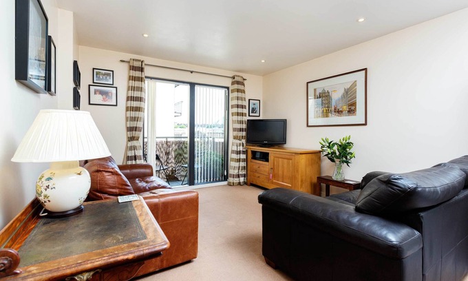 Islington Apartment | Contemporary by Regent's Canal, by Veeve