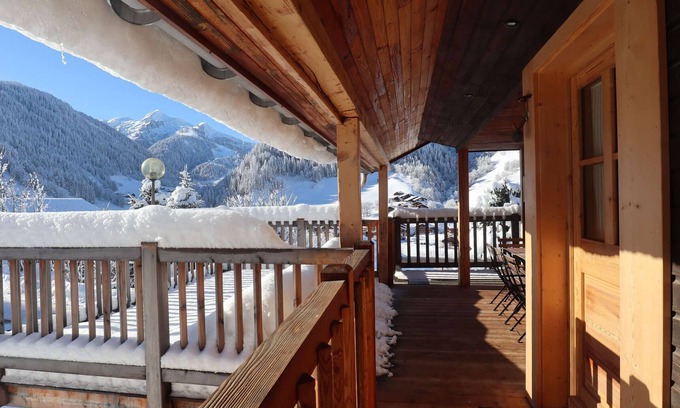 Beaufort Ski Chalet | Contemporary chalet for 8, 4 bedrooms, mountain views, parking, near village