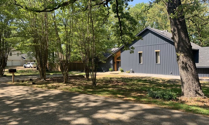 Belden House | Contemporary Charm near Elvis Presley’s Birthplace - Sleeps 12