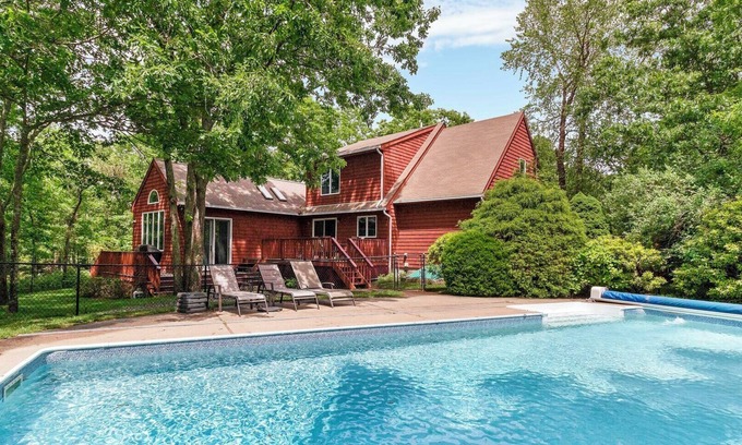 Hampton Bays House | Contemporary Hampton Bays home on one acre of manicured lawn, private pool,.