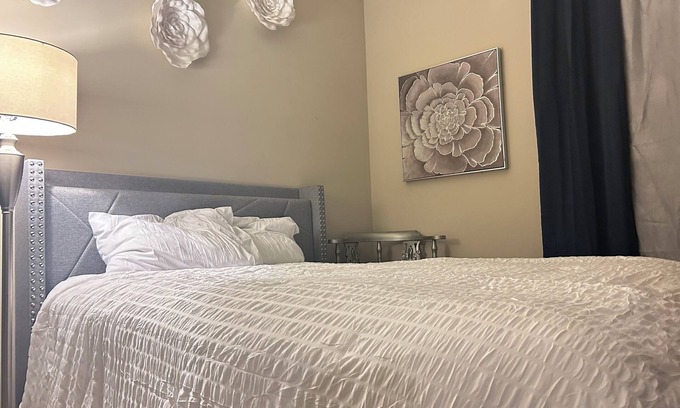 McDonough House | Contemporary Home Near ATL - Ideal For Work & Play - Mcdonough, GA