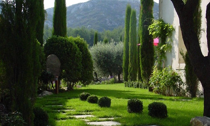 Eygalieres Villa | Contemporary, Interior Designed Villa With Magnificent Views