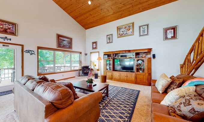 Branson Cabin | Contemporary lakefront cabin with pool access, washer/dryer, & furnished deck