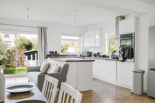 Chelmsford House | Contractor 4 Bed Home I Sleeps 8-10