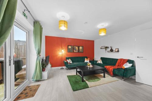 Killingbeck House | Contractor & Family Friendly 4-BR House - Leads