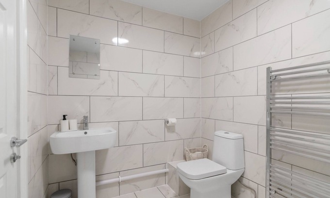Norwich Apartment | Contractor Haven | Stylish 2 Bed Apartment | Sleeps 5 | Free Off Road Parking