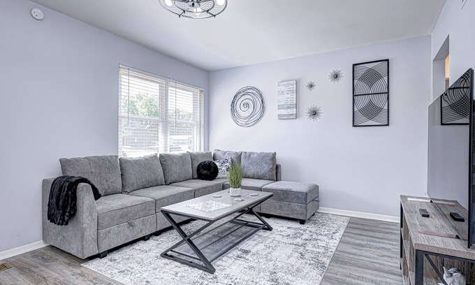 Greenwood Condo | Convenient 2 bedroom with King Bed