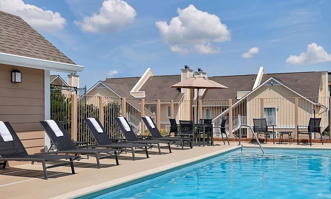 Omaha Hotel | Convenient Countryside Stay! Onsite Pool, Free Parking, Free Breakfast