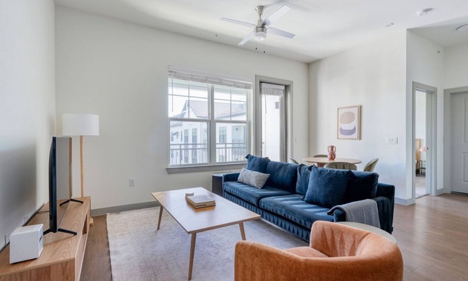 Knollwood On The Colorado River Apartment | Convenient East Austin 1BR w/ Pool, Gym & W/D, by Blueground