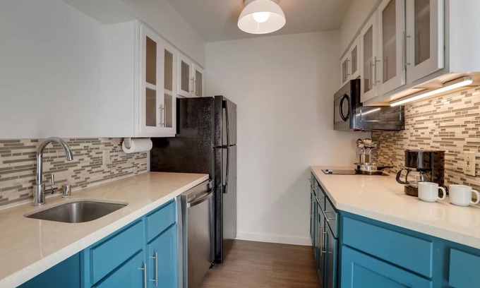 San Jose Resort | Convenient Location! Close to Norman Y. Mineta Airport, with Outdoor Pool!