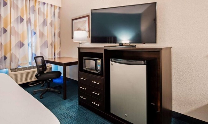 Blaine House | Convenient Location, Near Wheeling Island Casino, Wheeling Heritage Port
