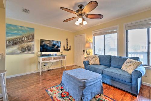 Holiday Beach Apartment | Convenient PCB Condo with Pool Access Walk to Beach