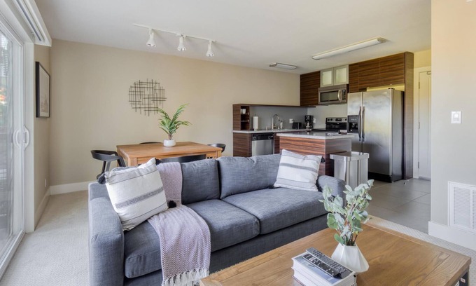 East San Mateo Apartment | Convenient, Pet-Friendly 1BR in San Mateo w/ Pool