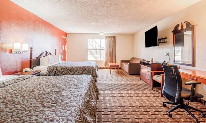 Vernon Hotel | Convenient Pet-Friendly Stay Near Red River – Scenic Drives & Local Exploring