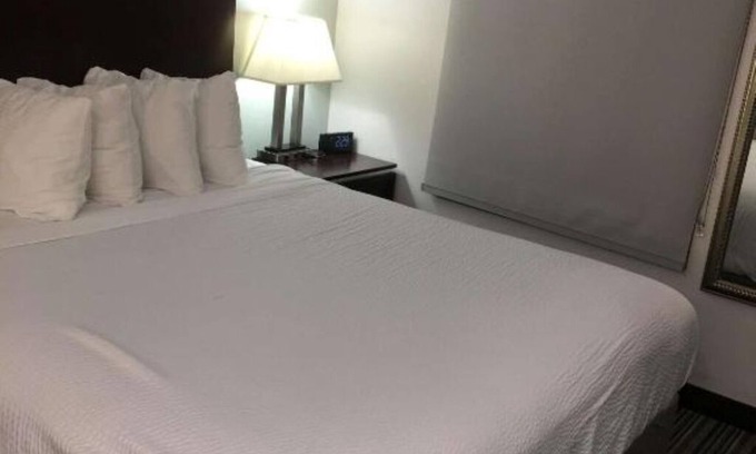 Anaheim Resort Hotel | Convenient Stay Near LAX – Close to Venice Beach, Hollywood & Disneyland