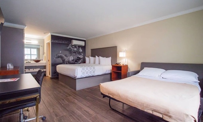 Ocala Apartment | Convenient Stay, Superb Location, Free Breakfast, Pets Allowed, Free Parking