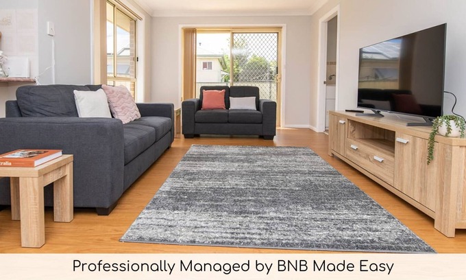 Orange Villa | Convenient Villa on McLachlan - Walk to the CBD