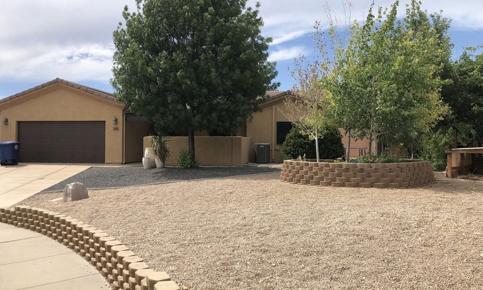La Verkin House | Conveniently close to St. George, Zion, Bryce & the Grand Canyon.