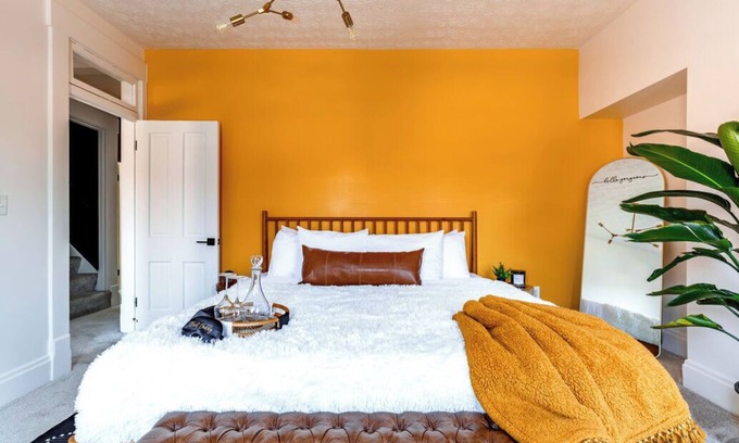 Victorian Village House | Convention - King Bed - Free Parking - Short North