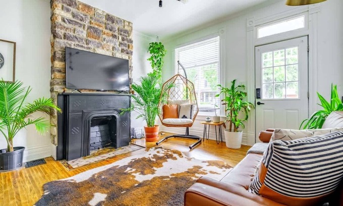 Downtown Columbus House | Convention - Pets - Short North - Parking Free