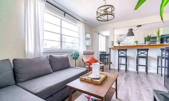 Victorian Village Apartment | Convention - Private Parking - Short North - Pets