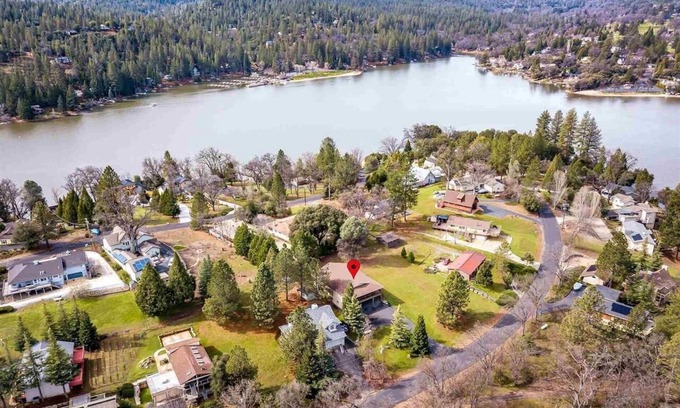 Groveland Cabin | Cool cabin with AC in Groveland - 5 bedrooms for your group