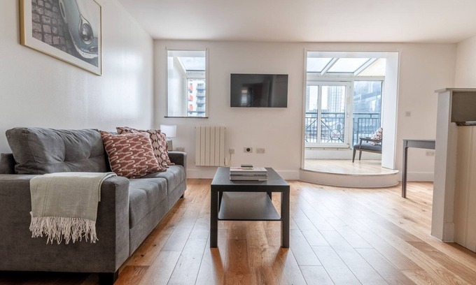 Isle of Dogs Apartment | Cool Canary Wharf 1BR w/Parking, nr Restaurants & Station, by Blueground