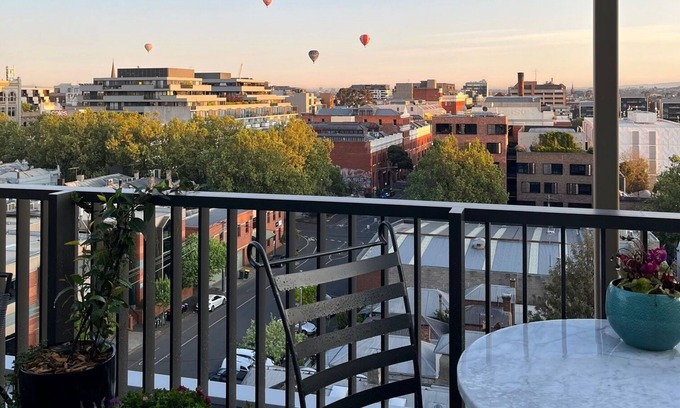Collingwood Apartment | Cool Collingwood Apartment With City Views