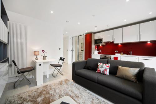 Hackney Central Apartment | Cool Dalston studio with balcony and gym