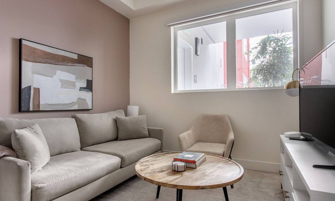 Wilshire Center Apartment | Cool Koreatown 1BR w/Gym, nr Theater, Metro & Shops, by Blueground