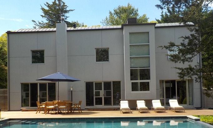 East Hampton House | cool modern in east hampton , private , 5 nite min