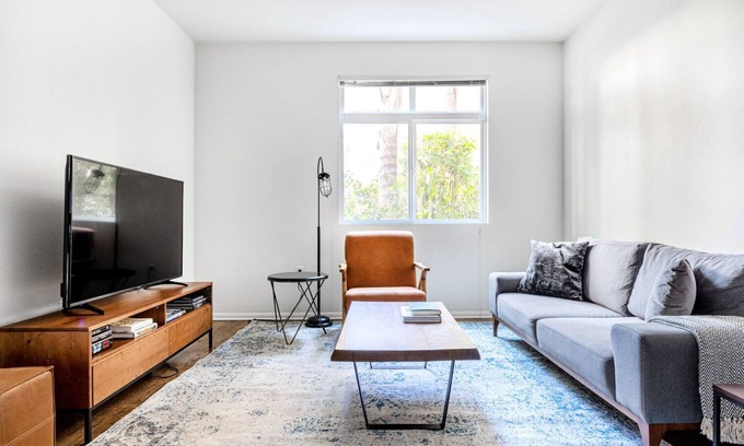 Los Angeles Apartment | Cool Playa del Rey 1BR w/W/D, Gym, Pool, near beach, by Blueground
