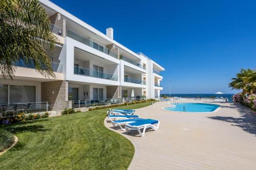 Porto de Mos Apartment | CoolHouses Algarve Lagos, 3 Bed modern Flat, outdoor & Indoor pools, Gym, Amor à Vida