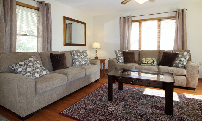 Oneonta House | Cooperstown Baseball Rentals - Columbia House