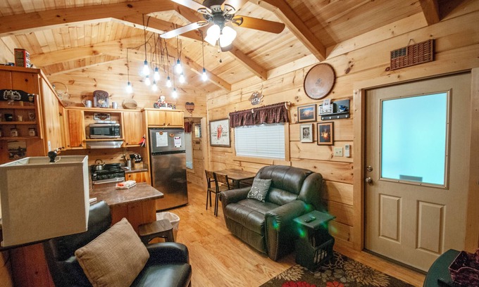 Blairsville Cabin | Copperhead Lodge Cabin 39. 2 Bedroom 1 Bath. Pet Friendly and Hot Tub