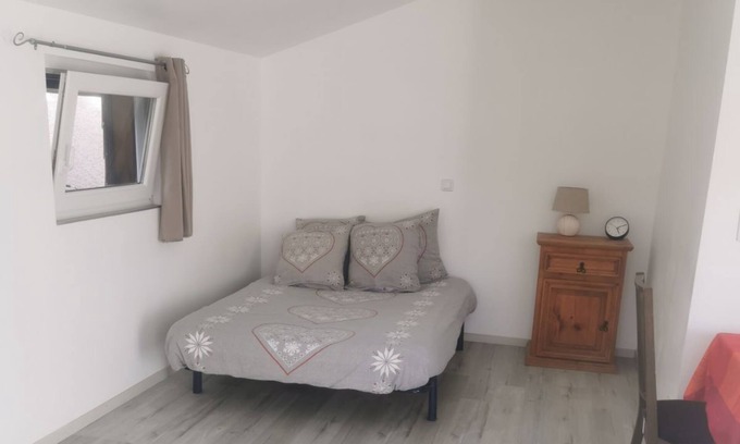 Saint-Alban-du-Rhone Apartment | Coquet Studio Climatisé et Privatif à Saint-alban-du-rhone