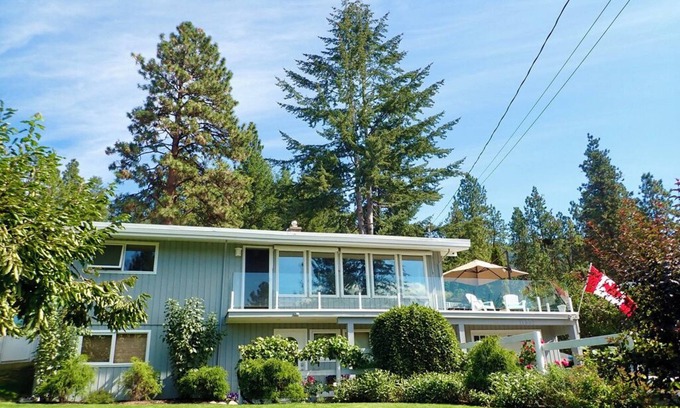 Central Okanagan House | Coral Beach House; steps to the lake, dazzling views, gourmet kitchen, tranquil.