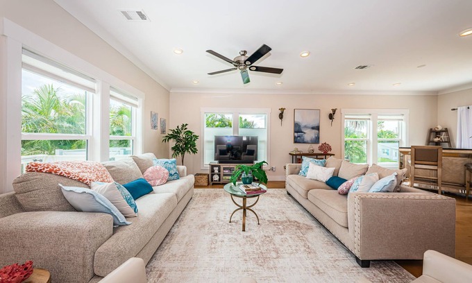 Redington Beach House | Coral Villa-Private Pool-4Beds/2BA-Redington Beach
