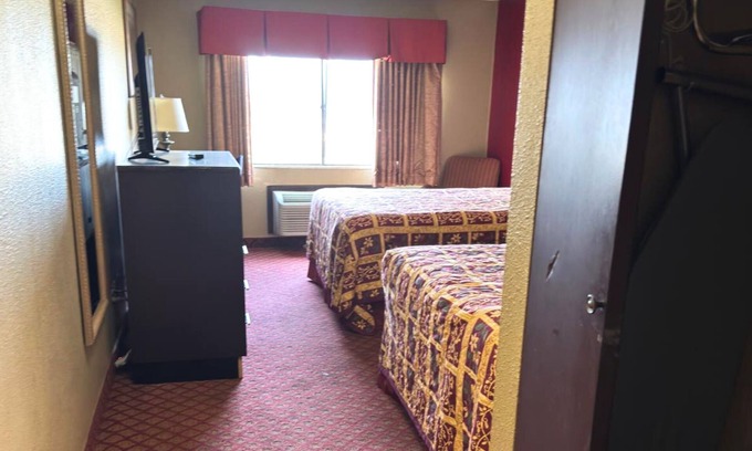 Oklahoma City Hotel | Coratel Inn & Suites Santa Fe OKC Deluxe 2 Double Beds Smoking