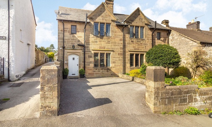 Bakewell Cottage | CORNER COTTAGE, pet friendly, with open fire in Bakewell